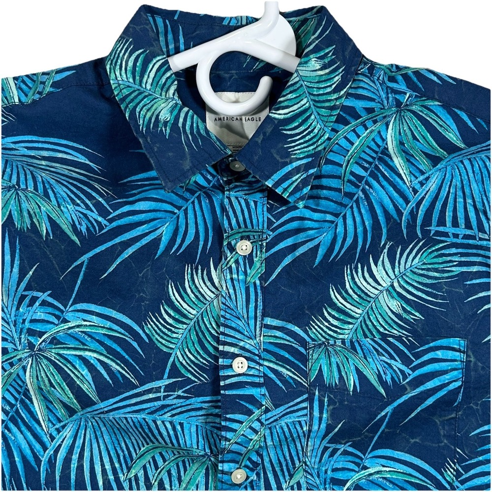 American Eagle Shirt Men's‎  Medium Blue Green Hawaiian Short Sleeve Button-Up